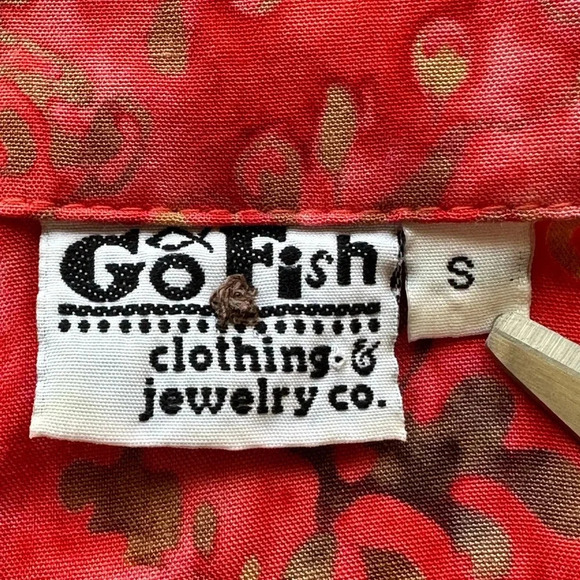 GO FISH Watercolor Art to Wear Button Up Top, S - Picture 11 of 13